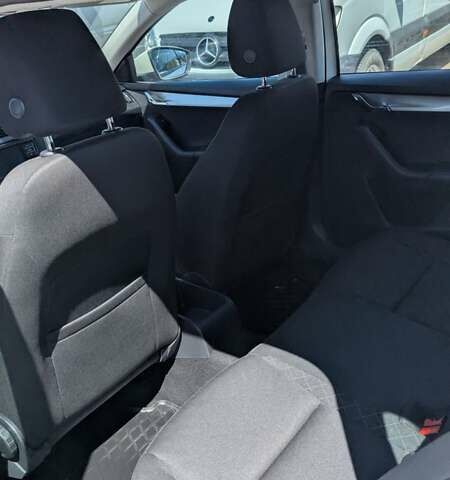 Білий Шкода Октавія, об'ємом двигуна 1.6 л та пробігом 250 тис. км за 11500 $, фото 11 на Automoto.ua