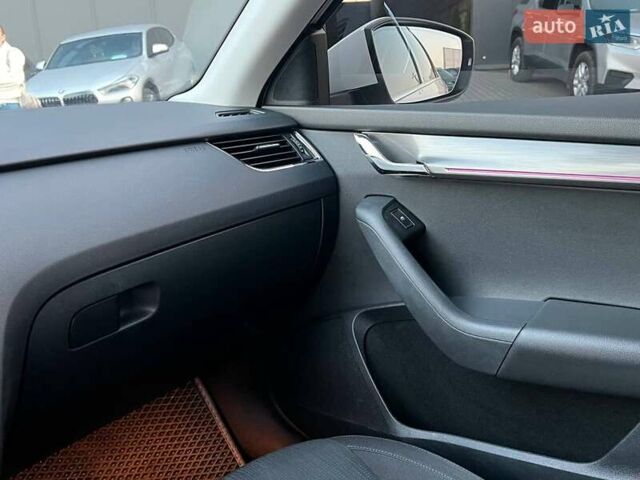 Білий Шкода Октавія, об'ємом двигуна 1.6 л та пробігом 302 тис. км за 14290 $, фото 32 на Automoto.ua