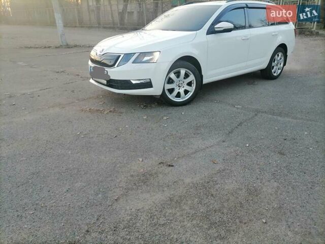 Белый Шкода Октавия, объемом двигателя 1.6 л и пробегом 211 тыс. км за 12900 $, фото 5 на Automoto.ua