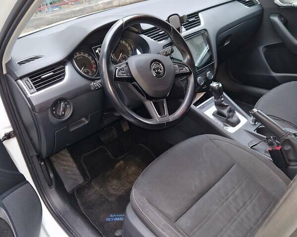 Белый Шкода Октавия, объемом двигателя 1.6 л и пробегом 187 тыс. км за 14500 $, фото 6 на Automoto.ua