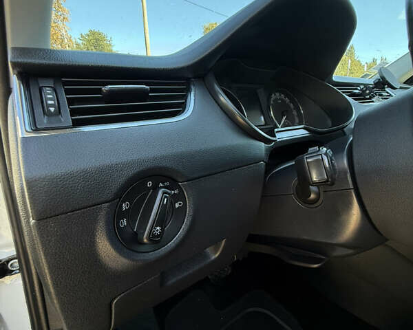 Шкода Октавия 2018 в Ровно на Automoto.ua Белый Шкода Октавия, объемом двигателя 1.6 л и пробегом 196 тыс. км за 14300 $, фото 19 на Automoto.ua
