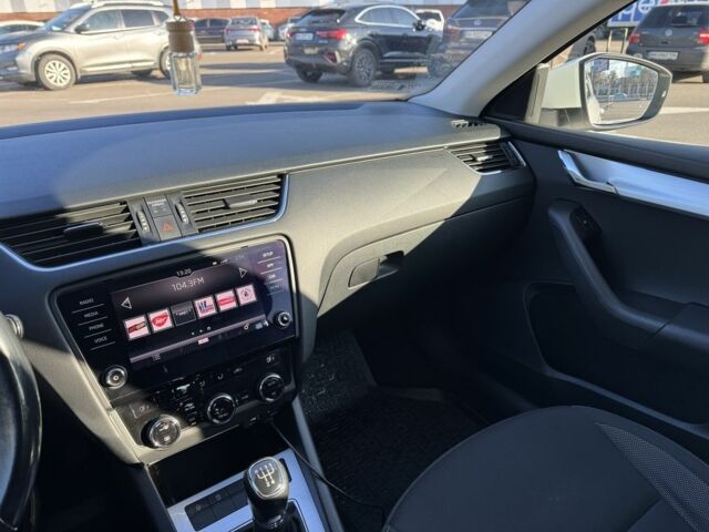 Шкода Октавия 2018 в Одессе на Automoto.ua Белый Шкода Октавия, объемом двигателя 1.6 л и пробегом 236 тыс. км за 14600 $, фото 7 на Automoto.ua