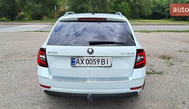 Белый Шкода Октавия, объемом двигателя 1.97 л и пробегом 241 тыс. км за 18950 $, фото 4 на Automoto.ua