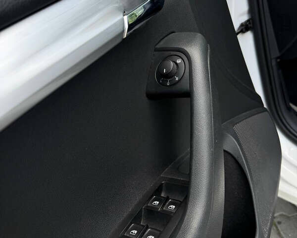 Белый Шкода Октавия, объемом двигателя 2 л и пробегом 229 тыс. км за 15500 $, фото 33 на Automoto.ua