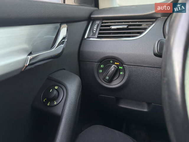Белый Шкода Октавия, объемом двигателя 1.97 л и пробегом 236 тыс. км за 15700 $, фото 21 на Automoto.ua