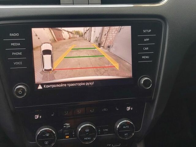 Білий Шкода Октавія, об'ємом двигуна 1.6 л та пробігом 178 тис. км за 14700 $, фото 6 на Automoto.ua