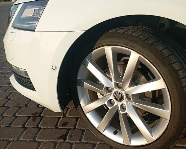 Білий Шкода Октавія, об'ємом двигуна 1.6 л та пробігом 223 тис. км за 15950 $, фото 6 на Automoto.ua