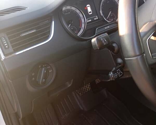Білий Шкода Октавія, об'ємом двигуна 1.6 л та пробігом 223 тис. км за 15950 $, фото 15 на Automoto.ua