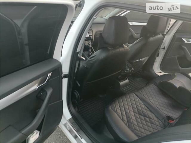 Белый Шкода Октавия, объемом двигателя 1.6 л и пробегом 211 тыс. км за 12900 $, фото 19 на Automoto.ua