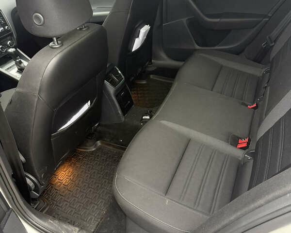 Белый Шкода Октавия, объемом двигателя 1.97 л и пробегом 235 тыс. км за 14500 $, фото 7 на Automoto.ua