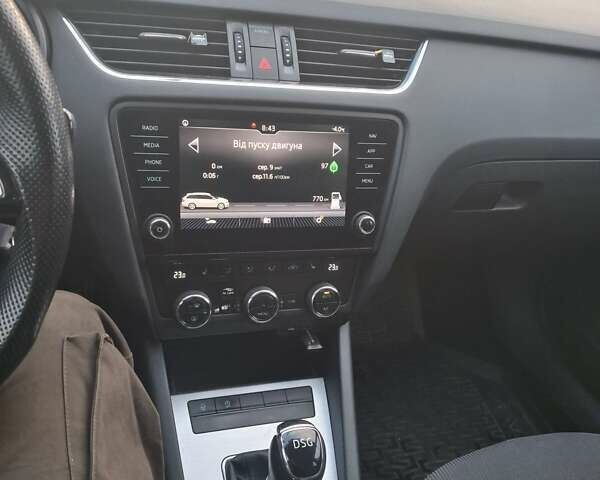 Белый Шкода Октавия, объемом двигателя 1.6 л и пробегом 240 тыс. км за 14100 $, фото 12 на Automoto.ua