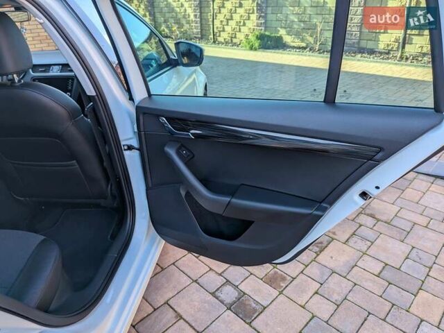 Білий Шкода Октавія, об'ємом двигуна 1.6 л та пробігом 210 тис. км за 14350 $, фото 26 на Automoto.ua