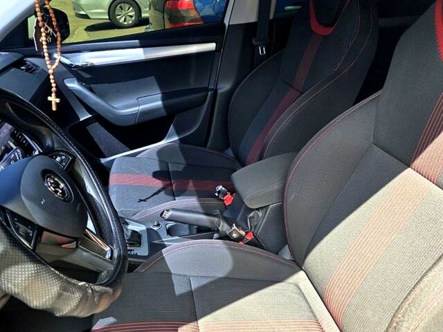 Шкода Октавия 2018 в Запорожье на Automoto.ua Белый Шкода Октавия, объемом двигателя 1.6 л и пробегом 256 тыс. км за 17500 $, фото 3 на Automoto.ua