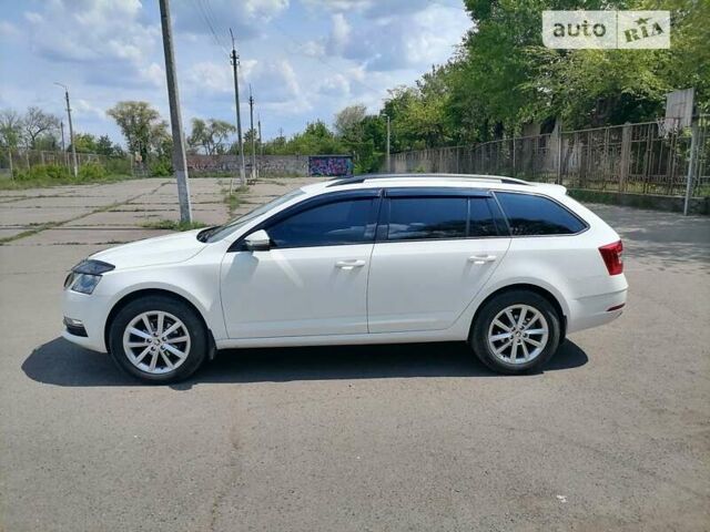 Білий Шкода Октавія, об'ємом двигуна 1.6 л та пробігом 183 тис. км за 13400 $, фото 6 на Automoto.ua