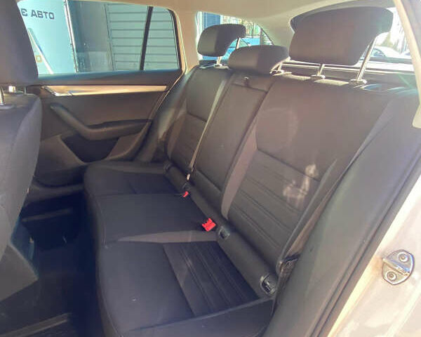 Білий Шкода Октавія, об'ємом двигуна 1.97 л та пробігом 210 тис. км за 14500 $, фото 22 на Automoto.ua