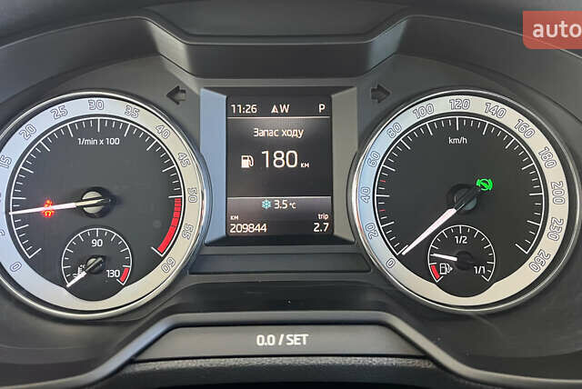 Белый Шкода Октавия, объемом двигателя 1.6 л и пробегом 209 тыс. км за 15950 $, фото 8 на Automoto.ua