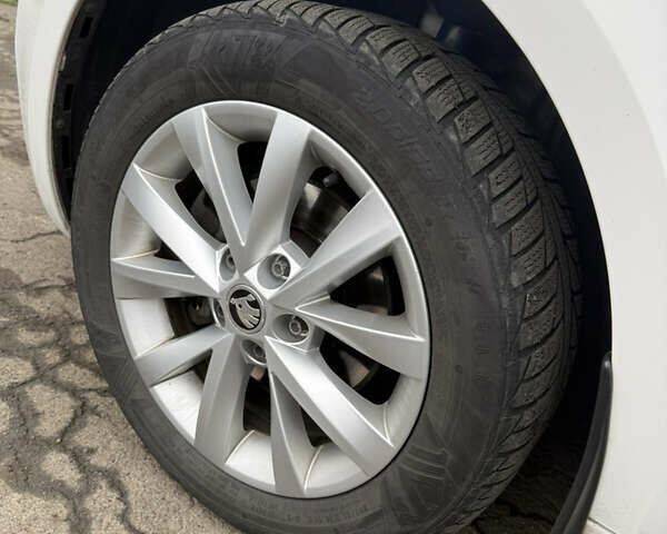 Белый Шкода Октавия, объемом двигателя 1.97 л и пробегом 235 тыс. км за 14500 $, фото 11 на Automoto.ua