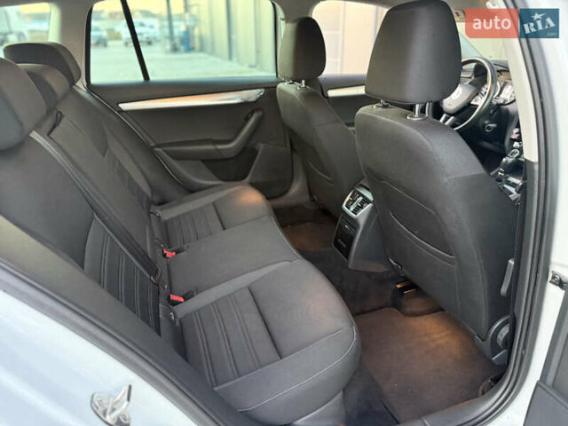 Белый Шкода Октавия, объемом двигателя 1.97 л и пробегом 236 тыс. км за 15700 $, фото 11 на Automoto.ua