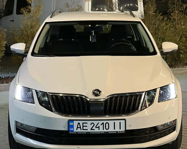Білий Шкода Октавія, об'ємом двигуна 1.97 л та пробігом 227 тис. км за 15299 $, фото 5 на Automoto.ua