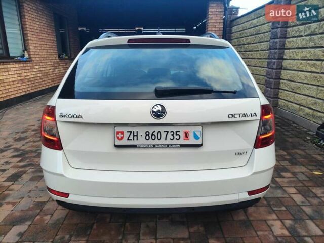 Белый Шкода Октавия, объемом двигателя 2 л и пробегом 271 тыс. км за 14399 $, фото 7 на Automoto.ua