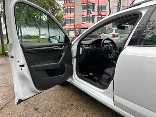 Білий Шкода Октавія, об'ємом двигуна 2 л та пробігом 234 тис. км за 15500 $, фото 4 на Automoto.ua