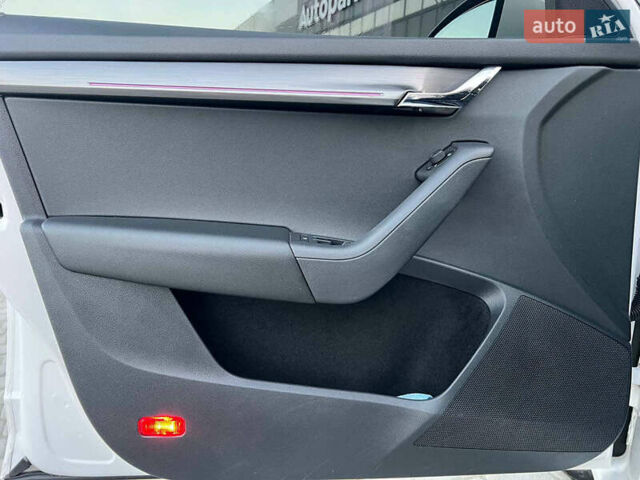 Білий Шкода Октавія, об'ємом двигуна 1.6 л та пробігом 302 тис. км за 14290 $, фото 14 на Automoto.ua
