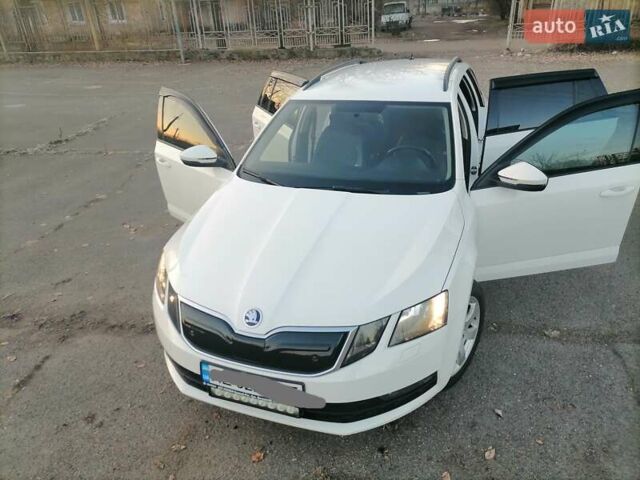 Белый Шкода Октавия, объемом двигателя 1.6 л и пробегом 211 тыс. км за 12900 $, фото 14 на Automoto.ua