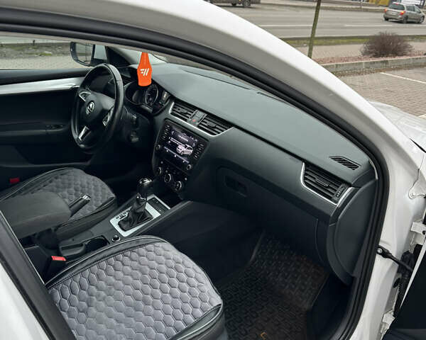 Белый Шкода Октавия, объемом двигателя 1.97 л и пробегом 250 тыс. км за 14500 $, фото 11 на Automoto.ua