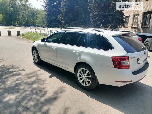Білий Шкода Октавія, об'ємом двигуна 1.6 л та пробігом 183 тис. км за 13400 $, фото 5 на Automoto.ua