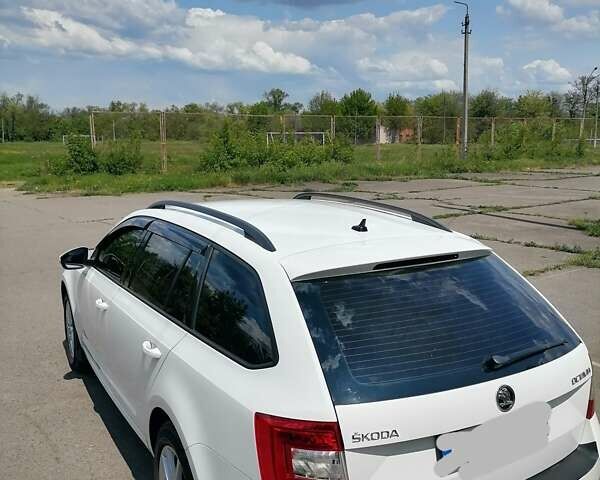 Білий Шкода Октавія, об'ємом двигуна 1.6 л та пробігом 183 тис. км за 13400 $, фото 7 на Automoto.ua