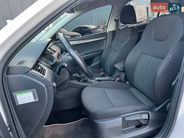 Білий Шкода Октавія, об'ємом двигуна 1.6 л та пробігом 302 тис. км за 14290 $, фото 17 на Automoto.ua