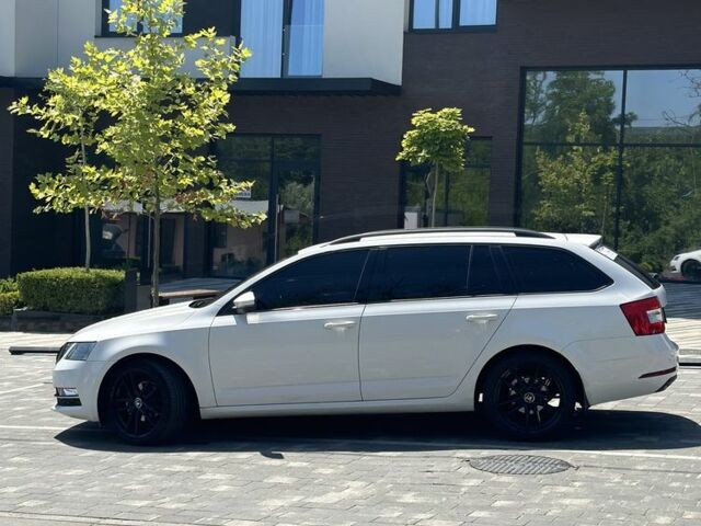 Білий Шкода Октавія, об'ємом двигуна 1.6 л та пробігом 300 тис. км за 12800 $, фото 5 на Automoto.ua