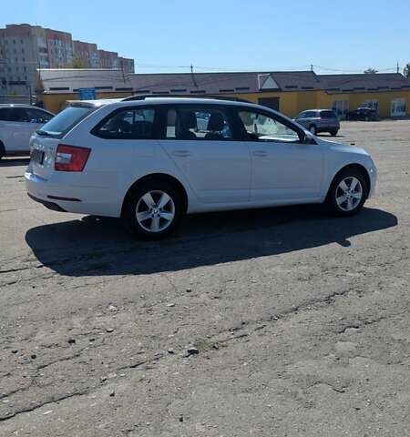 Білий Шкода Октавія, об'ємом двигуна 1.6 л та пробігом 250 тис. км за 11500 $, фото 5 на Automoto.ua