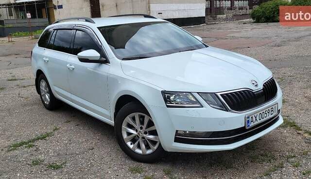 Белый Шкода Октавия, объемом двигателя 1.97 л и пробегом 241 тыс. км за 18950 $, фото 1 на Automoto.ua