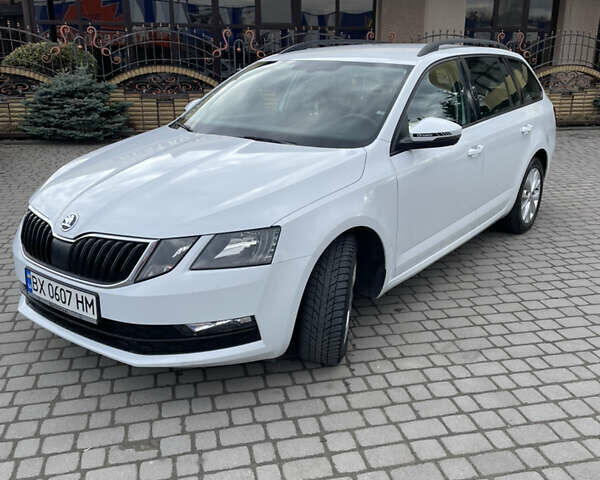Белый Шкода Октавия, объемом двигателя 1.6 л и пробегом 290 тыс. км за 13000 $, фото 3 на Automoto.ua