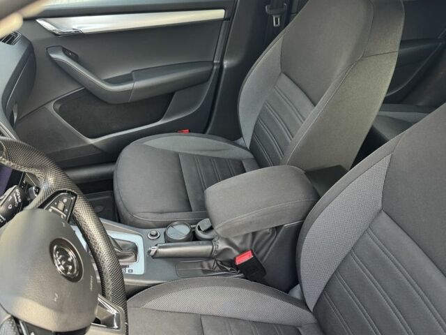 Белый Шкода Октавия, объемом двигателя 1.8 л и пробегом 130 тыс. км за 16150 $, фото 4 на Automoto.ua