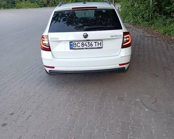 Білий Шкода Октавія, об'ємом двигуна 1.6 л та пробігом 223 тис. км за 15950 $, фото 4 на Automoto.ua