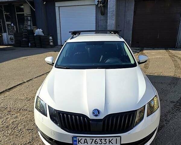 Белый Шкода Октавия, объемом двигателя 2 л и пробегом 269 тыс. км за 13900 $, фото 2 на Automoto.ua