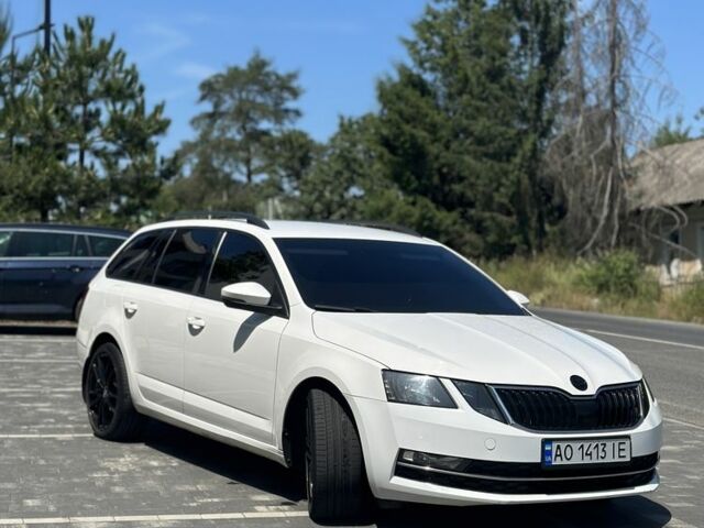 Білий Шкода Октавія, об'ємом двигуна 1.6 л та пробігом 300 тис. км за 12800 $, фото 1 на Automoto.ua