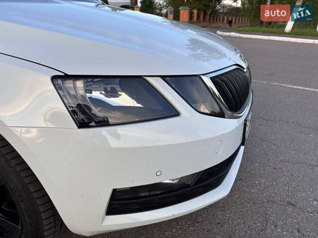Шкода Октавия 2018 в Киеве на Automoto.ua Белый Шкода Октавия, объемом двигателя 1.6 л и пробегом 206 тыс. км за 14600 $, фото 26 на Automoto.ua