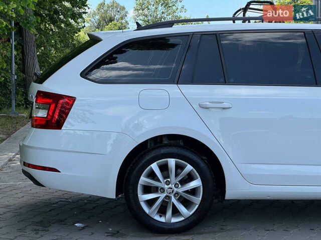 Белый Шкода Октавия, объемом двигателя 2 л и пробегом 229 тыс. км за 15500 $, фото 16 на Automoto.ua