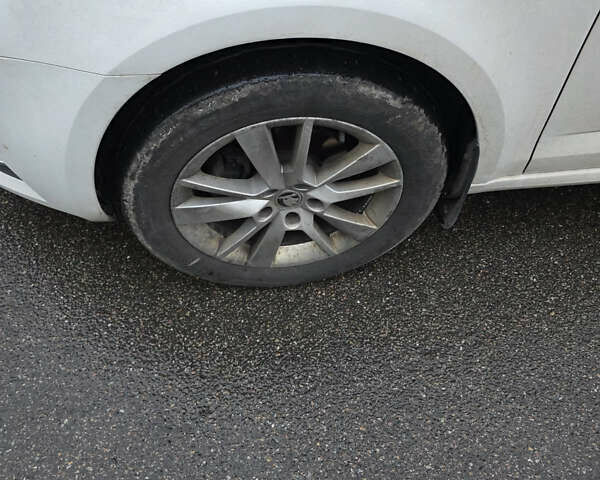 Белый Шкода Октавия, объемом двигателя 1.97 л и пробегом 290 тыс. км за 10900 $, фото 9 на Automoto.ua