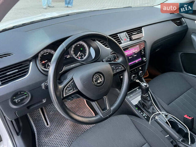 Білий Шкода Октавія, об'ємом двигуна 1.6 л та пробігом 302 тис. км за 14290 $, фото 16 на Automoto.ua