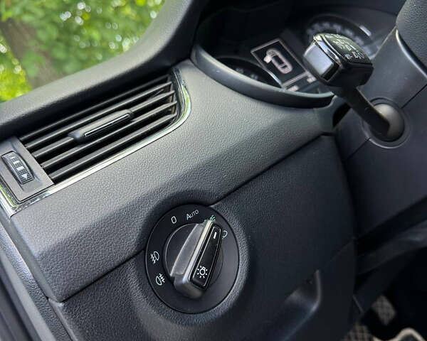 Белый Шкода Октавия, объемом двигателя 2 л и пробегом 229 тыс. км за 15500 $, фото 28 на Automoto.ua