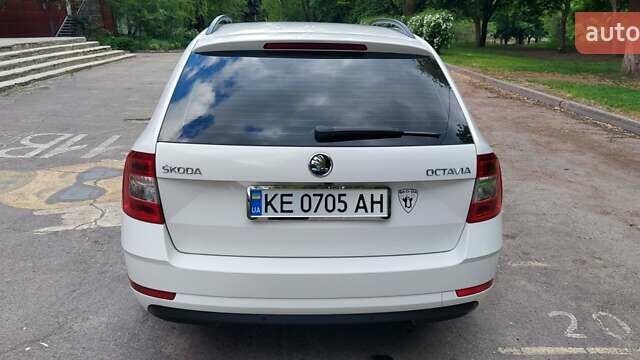 Белый Шкода Октавия, объемом двигателя 1.6 л и пробегом 176 тыс. км за 14500 $, фото 1 на Automoto.ua