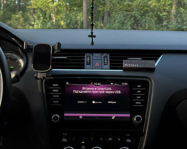 Білий Шкода Октавія, об'ємом двигуна 1.6 л та пробігом 301 тис. км за 13500 $, фото 9 на Automoto.ua