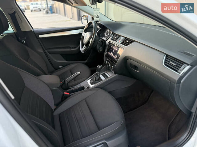 Белый Шкода Октавия, объемом двигателя 1.97 л и пробегом 236 тыс. км за 15700 $, фото 12 на Automoto.ua