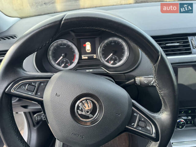 Білий Шкода Октавія, об'ємом двигуна 2 л та пробігом 210 тис. км за 16400 $, фото 57 на Automoto.ua