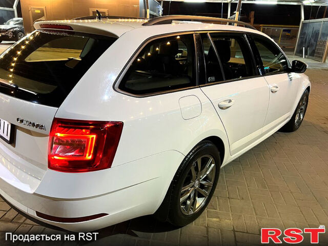 Белый Шкода Октавия, объемом двигателя 2 л и пробегом 245 тыс. км за 15000 $, фото 8 на Automoto.ua