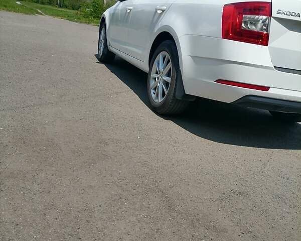Білий Шкода Октавія, об'ємом двигуна 1.6 л та пробігом 183 тис. км за 13400 $, фото 9 на Automoto.ua